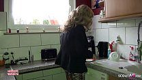 Reife Sekretärin mit riesen Eutern vom eigenen Boss balanced against im Büro zum Fick genötigt – German MILF